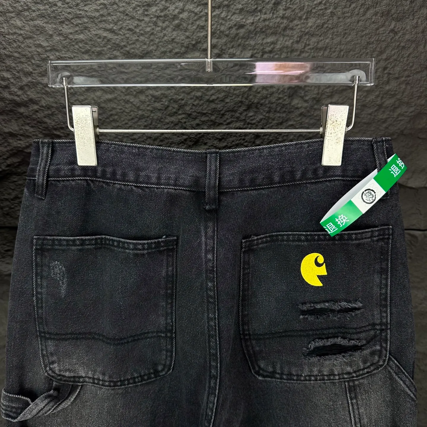 Carhartt 2025 New Arrival Simpson ripped multi-pocket logging workwear couple's washed jeans High version High version Top ceiling Quality Styles with different washed textures are very friendly to people with thin legs and thick legs. The straight version is very flattering to the leg shape. Moderate length that never goes out of style, easy to match with casually, basic styling for various styles, a must-have in the wardrobe! The fabric is stiff but also makes the upper body soft without losing texture. The washing process is even more perfect. It is a must-have item for everyone! ! ! Washed wheat, hang tag, pants label, three labels complete Color: washed black Size: 28, 30, 32, 34, 36 (five sizes)